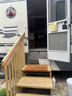 Exterior detail - Cozy RV In wooded Private space (Dunnellon)
