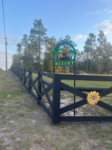 Cozy RV In wooded Private space