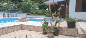 Charming gîte, in a lush countryside setting yet close to all amenities.