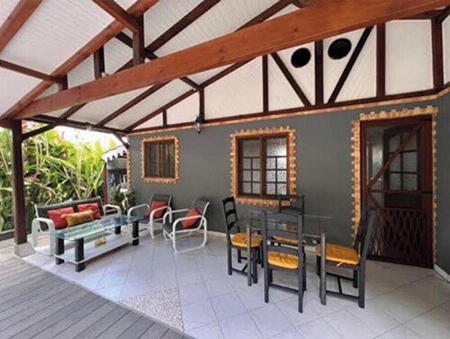 Charming gîte, in a lush countryside setting yet close to all amenities.