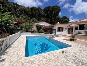 Outdoor pool - Charming gîte, in a lush countryside setting yet close to all amenities. (Le Lamentin)