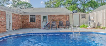 Relaxing 3BR Getaway with Pool and games