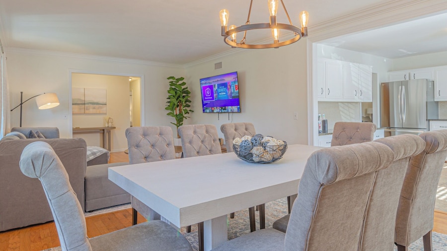 Relaxing 3BR Getaway with Pool and games