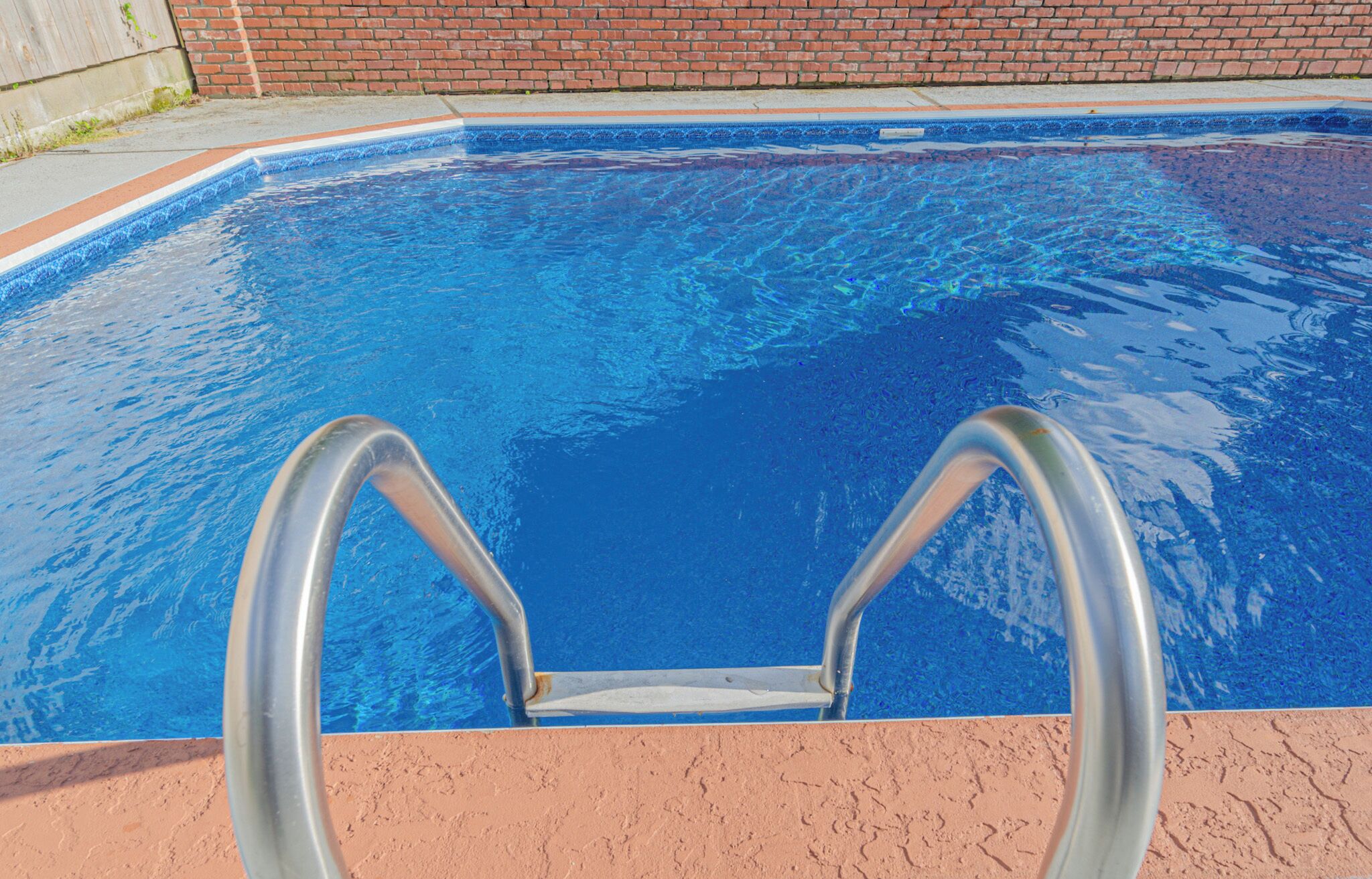 Hồ bơi ngoài trời phục vụ theo mùa 