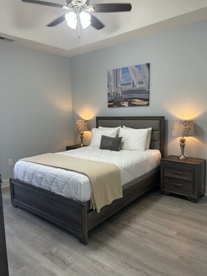 2 habitaciones, tabla de planchar con plancha y cuna de viaje