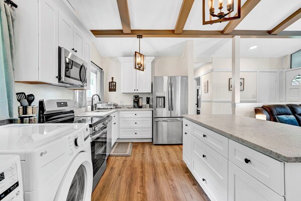 Micro-ondes, four, plaque de cuisson, lave-vaisselle