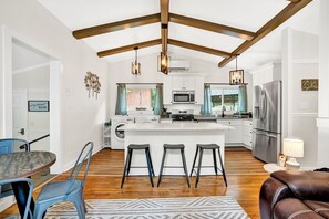 Micro-ondes, four, plaque de cuisson, lave-vaisselle