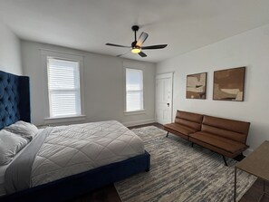 4 bedrooms, iron/ironing board, Internet, bed sheets