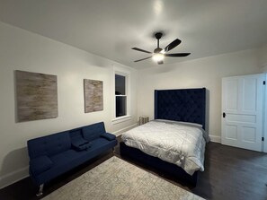 4 bedrooms, iron/ironing board, Internet, bed sheets