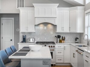 Microwave, stovetop, dishwasher, coffee/tea maker