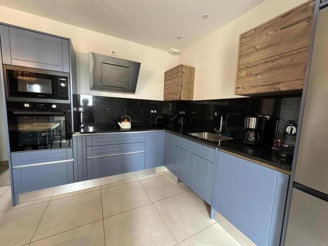 Microwave, dishwasher