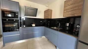 Microwave, dishwasher