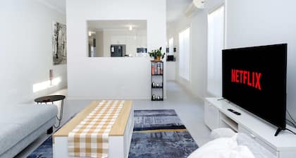 Family And Remote Work Friendly-Only 4 Minutes from The Pacific Werribee