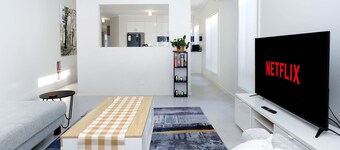 Family And Remote Work Friendly-Only 4 Minutes from The Pacific Werribee