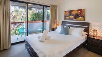 3 bedrooms, travel cot, WiFi, bed sheets