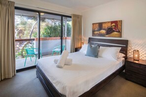 3 bedrooms, travel cot, free WiFi, bed sheets