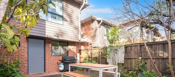 Apartment 37 | Walk to Cafes | Family Friendly