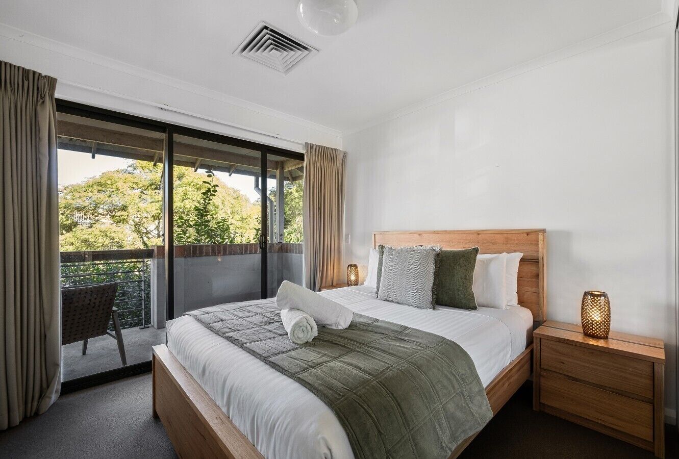 3 bedrooms, travel cot, WiFi, bed sheets