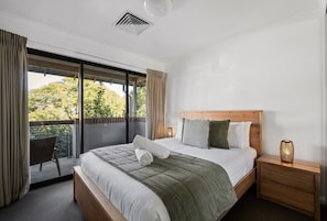 3 bedrooms, travel cot, WiFi, bed sheets
