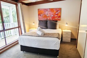 4 bedrooms, iron/ironing board, free WiFi, bed sheets