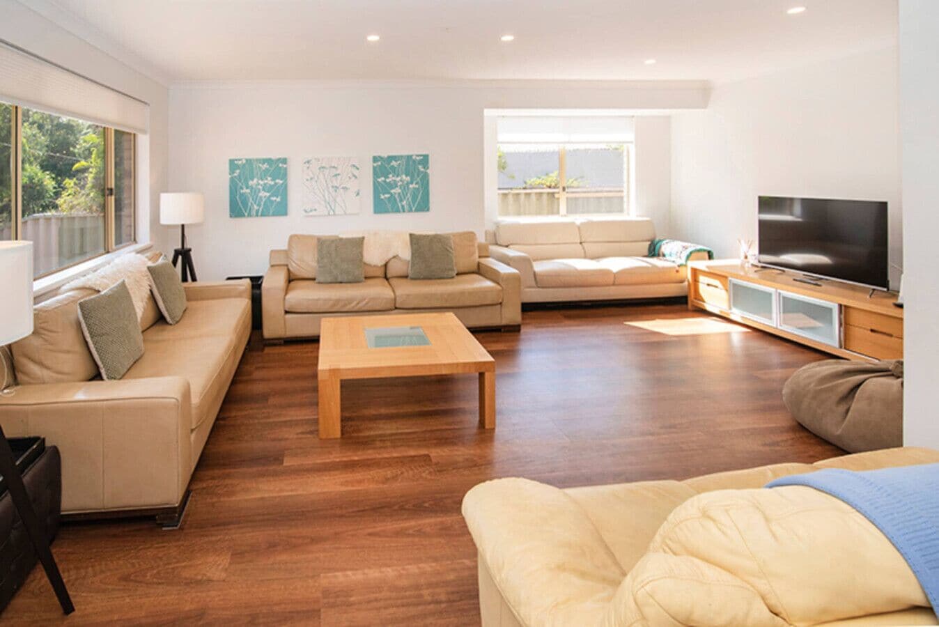 Televisión, chimenea, videojuegos y tenis de mesa 