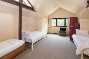 5 bedrooms, desk, iron/ironing board, travel cot