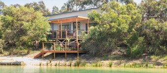 Wirraway Luxury Chalet | Lake Views | Private Gardens