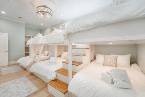 6 Schlafzimmer, Bügeleisen/Bügelbrett, kostenloses WLAN, Bettwäsche