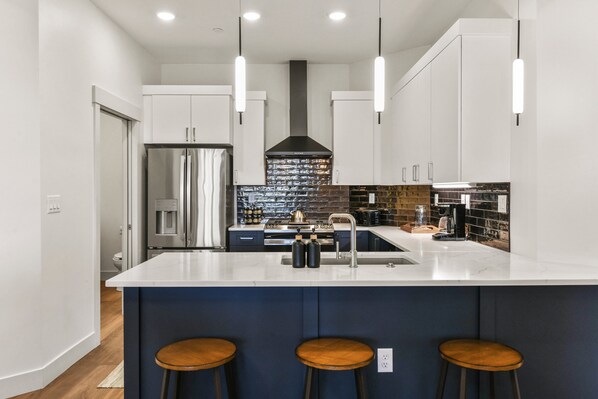 Fridge, microwave, oven, stovetop