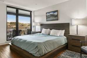 2 Schlafzimmer, Schreibtisch, Bügeleisen/Bügelbrett, Reisekinderbett