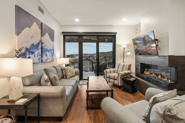 Smart TV, chimenea y videoteca 