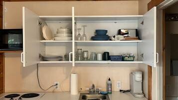 冰箱、微波炉、茶具/咖啡用具、烤面包机