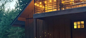 Creekfront Cabin • Hot Tub, Fire Pit, A/C & Starlink • 3BR Sleeps 7 – Cle Elum