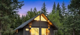 Charming Mountain Chalet on Big Creek • 3 BR • 1 BA • Sleeps 7