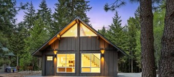 Charming Mountain Chalet on Big Creek • 3 BR • 1 BA • Sleeps 7