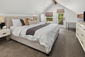 3 bedrooms, desk, iron/ironing board, free WiFi