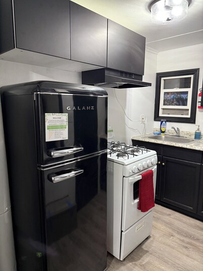 Charming cottage close to Ski/Hike & shopping, centrally located in Midvale