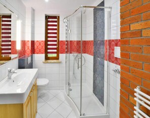 Classic Mobile Home, 5 Bedrooms | Bathroom | Shower, hair dryer