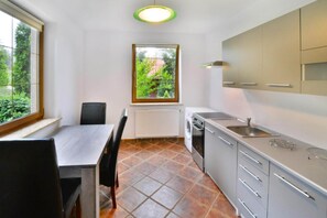 冷蔵庫、電子レンジ、オーブン、食器洗い機