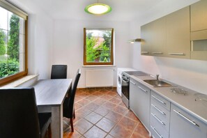 クラシック ハウス 5 ベッドルーム | 専用キッチン | 冷蔵庫、電子レンジ、オーブン、食器洗い機