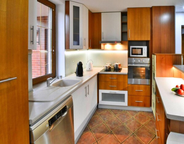 Classic Mobile Home, 5 Bedrooms | Private kitchen | Fridge, microwave, oven, dishwasher - Comfortable Holiday Villa, Swiecianowo (Malechowo)