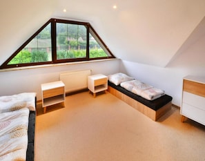 クラシック モバイルホーム 5 ベッドルーム | 10 室のベッドルーム、客室ごとに異なるインテリア、ベッドシーツ