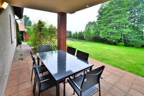 Outdoor dining - Comfortable Holiday Villa, Swiecianowo (Malechowo)