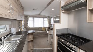 Mobile Home | Private kitchen - Sunbeam Caravan by Belvilla (Looe)