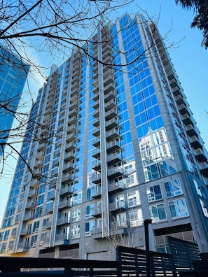 Apartment | 1 bedroom - Highrise Balcony Rooftop Pool Gym Free Parking (Atlanta)