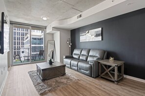 Apartment | 1 bedroom - Chic Midtown High-rise With Great Views (Atlanta)