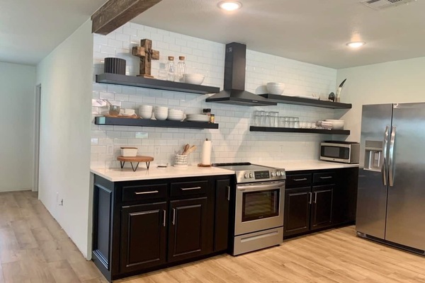 Refrigerador, microondas, horno, placa de cocina