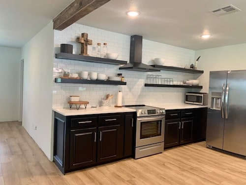 Lakefront Home+Hot Tub with all of the ingredients for a perfect family getaway!