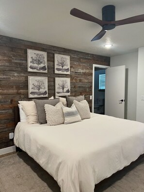 4 bedrooms, desk, free WiFi, bed sheets