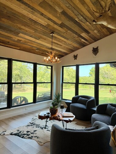 Lakefront Home+Hot Tub with all of the ingredients for a perfect family getaway!